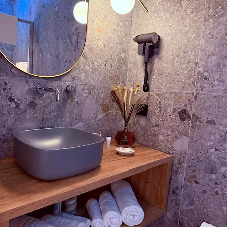 Alojamento de Acomodação e Pequeno-almoço Krysos Luxury *