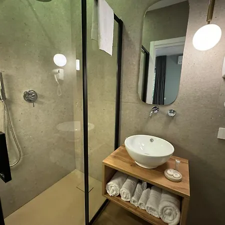 Alojamento de Acomodação e Pequeno-almoço Krysos Luxury 4*